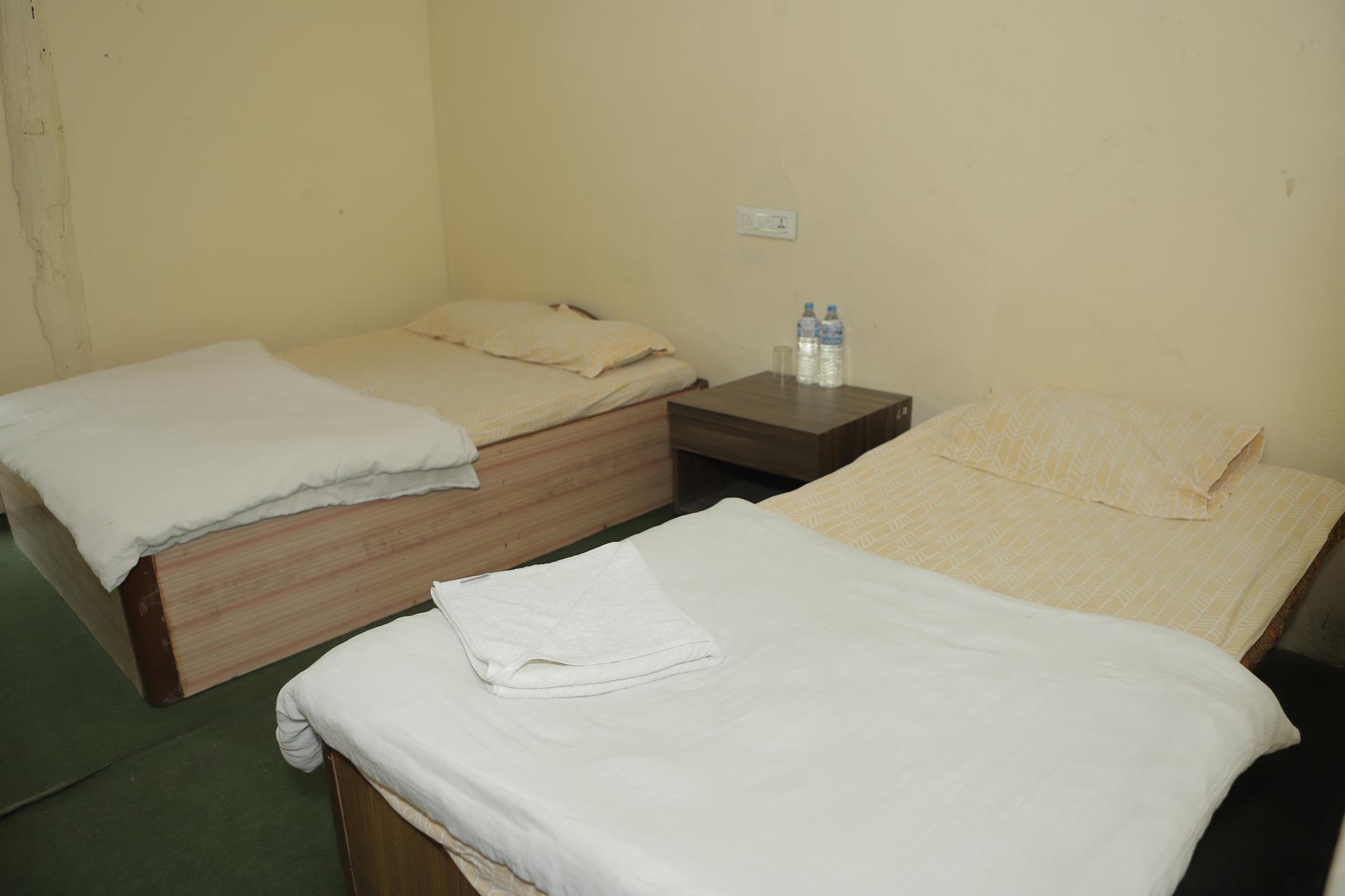 Twin Bed Room